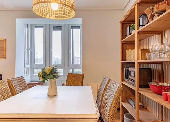 Apartamento KUIA con vistas frontales a la Ría de Bilbao cerca del metro